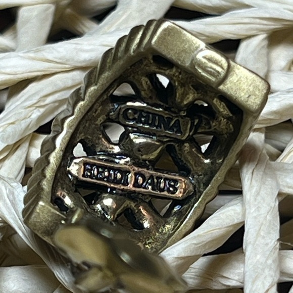 HEIDI DAUS • CRYSTAL • CLIP ON EARRINGS - Picture 5 of 8